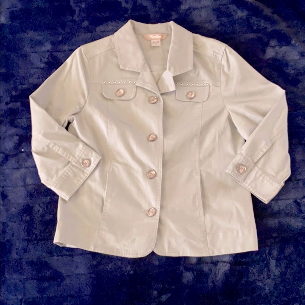 TANJAY. GRAY LIGHTWEIGHT BUTTON UP JACKET. STYLE